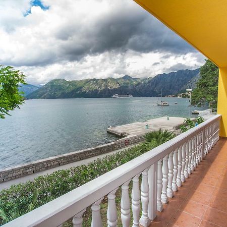 Apartments Beachfront Kotor Exterior foto